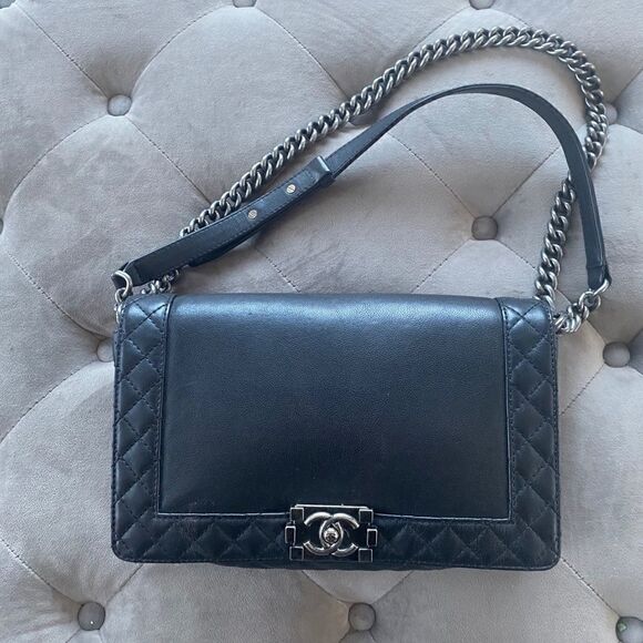 Chanel Black Calfskin Medium Boy Reverso Bag - Picture 3 of 11